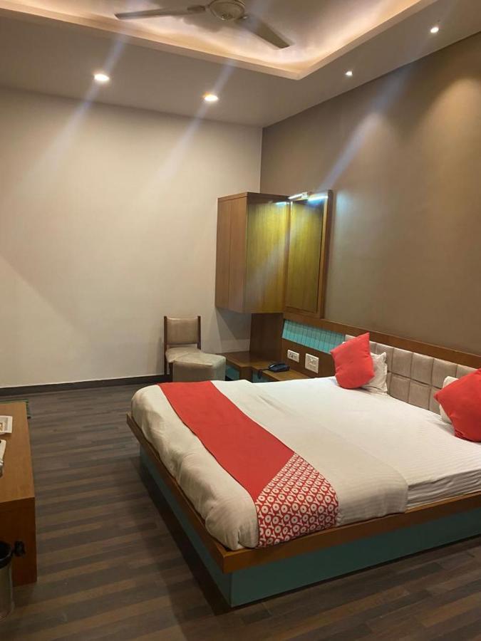 Hotel Raghupati Ayodhya Exterior photo